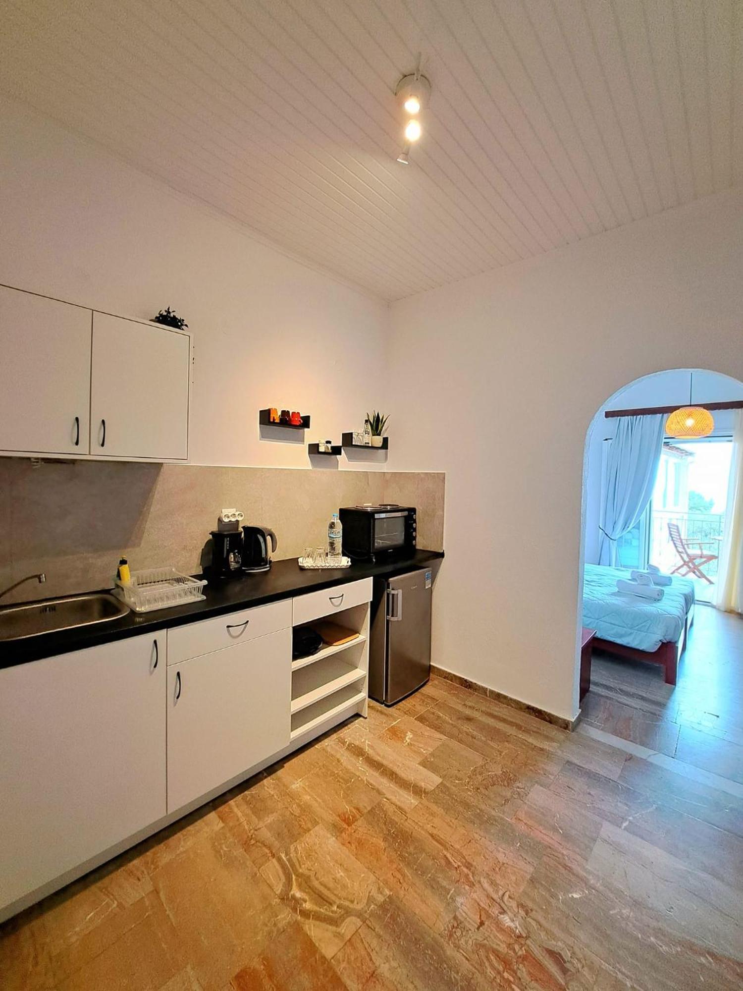 Bella Vista Apartments Пелекас Экстерьер фото