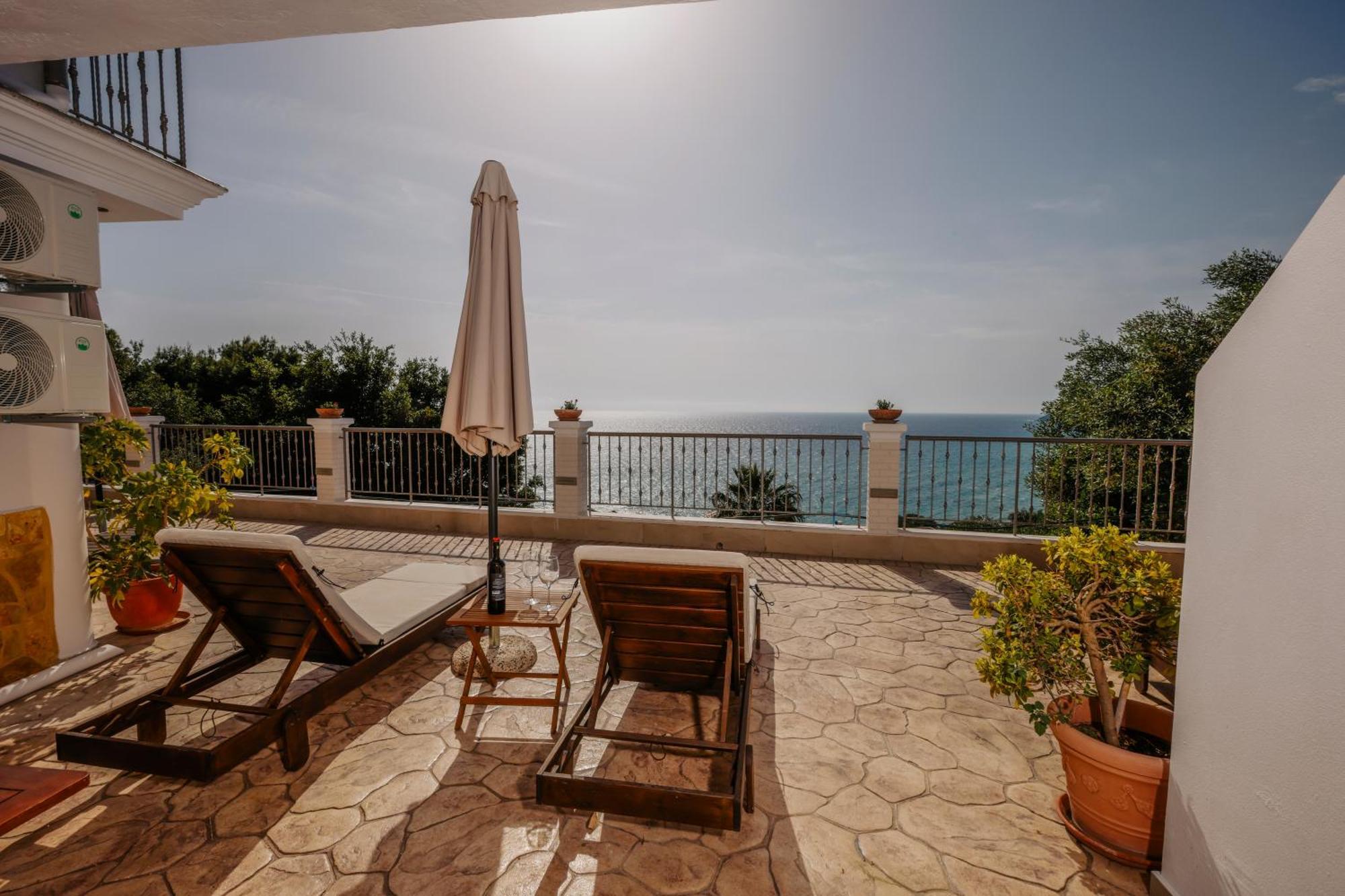 Bella Vista Apartments Пелекас Экстерьер фото