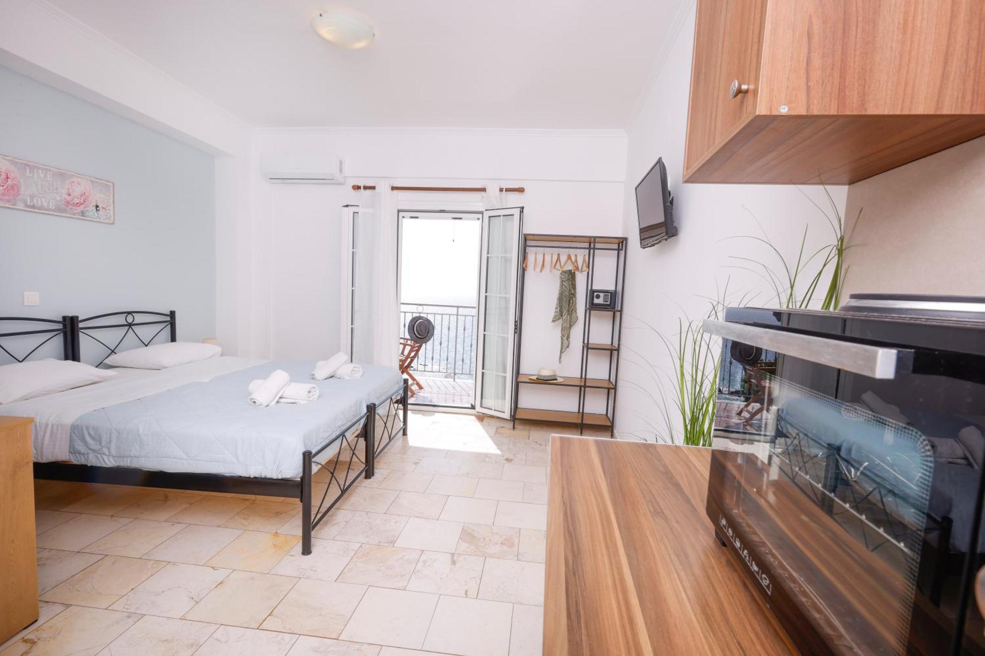 Bella Vista Apartments Пелекас Экстерьер фото