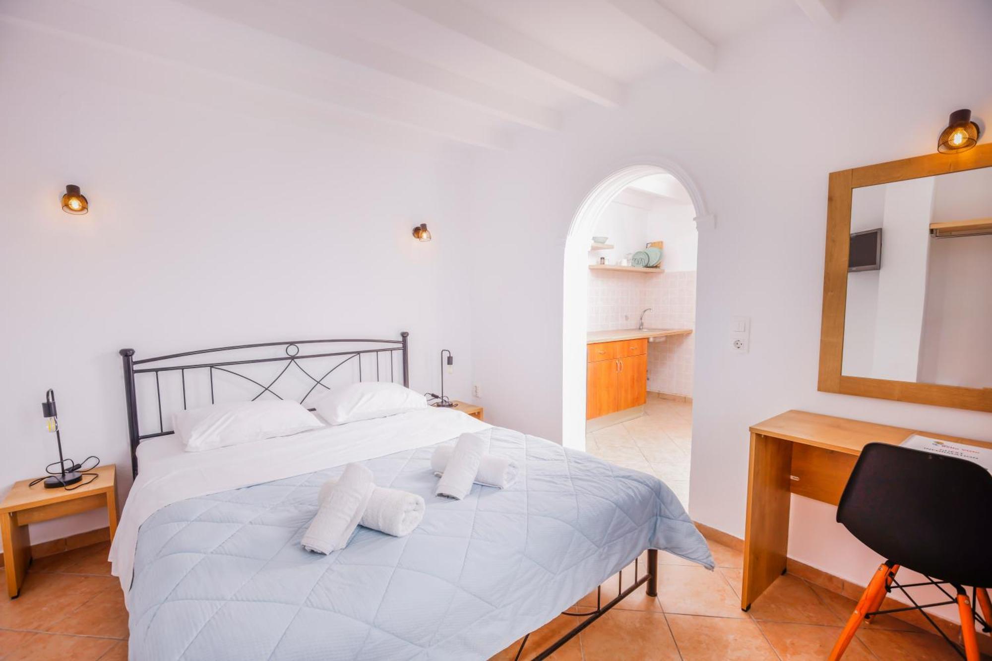 Bella Vista Apartments Пелекас Экстерьер фото