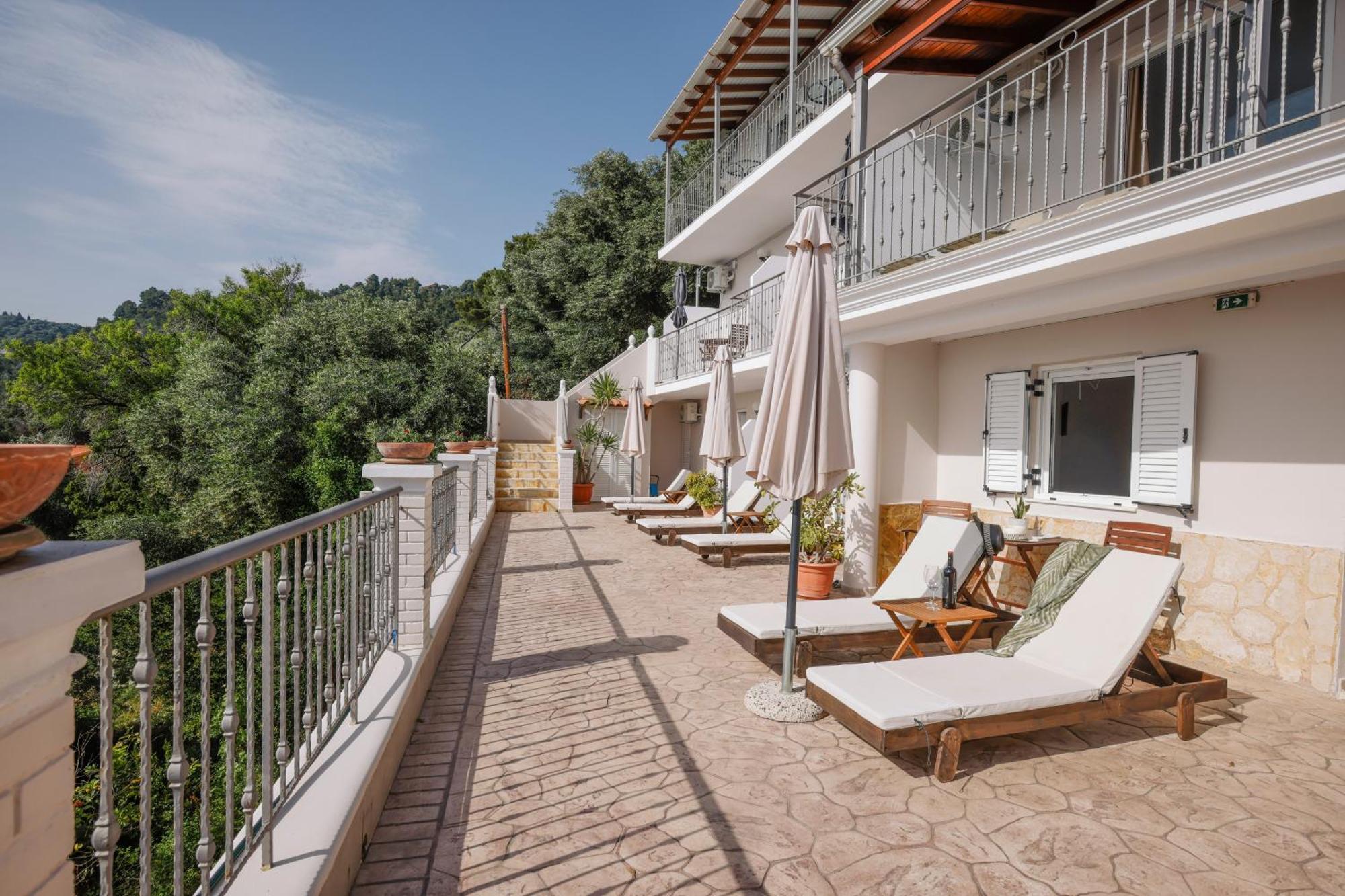 Bella Vista Apartments Пелекас Экстерьер фото